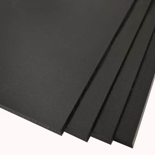 Black HDPE rất cứng, bền và kháng hóa chất. 